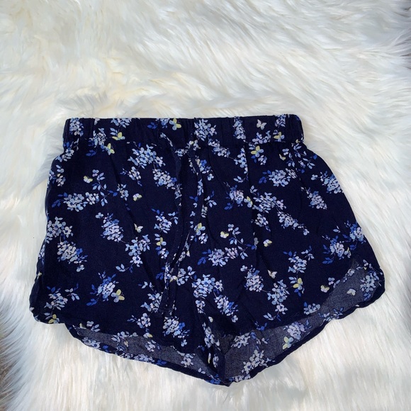 Divided and H&M flowery shorts - Picture 2 of 13